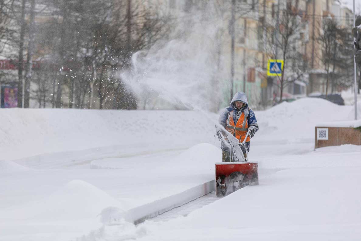 WinterFix Winterdienst Parkplatzräumung Lübeck - Moderne Räumfahrzeuge und Ausrüstung