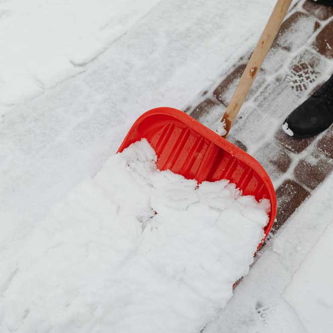 WinterFix Winterdienst Streudienst Lübeck - Professioneller Winterdienst mit umweltfreundlichen Streumitteln